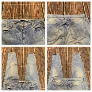 Zara Trafaluc Premium wash skinny jeans size 10
Inseam 29”